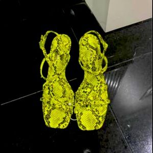 Gianni Bini Snake Heels NWT